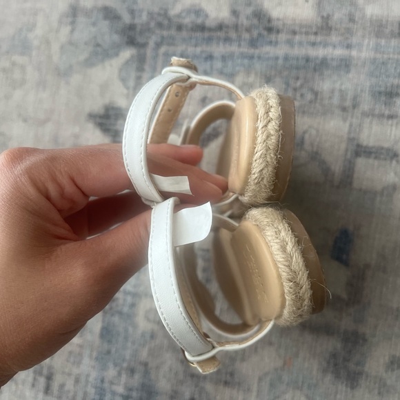 Janie and Jack Flower Sandal White size 8 - Picture 4 of 6